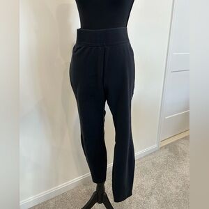 Lands’ End Starfish leggings. Small 1/2 inch break in the the outer seam